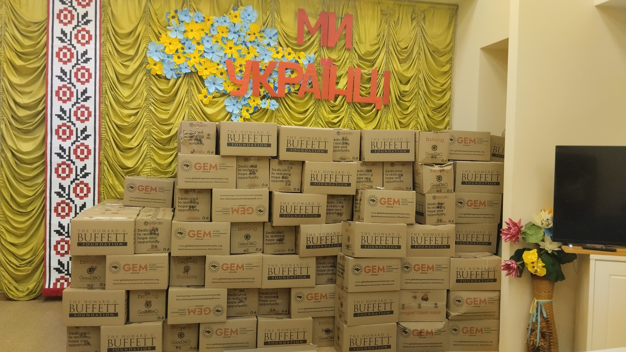 Продовольчі набори від благодійників