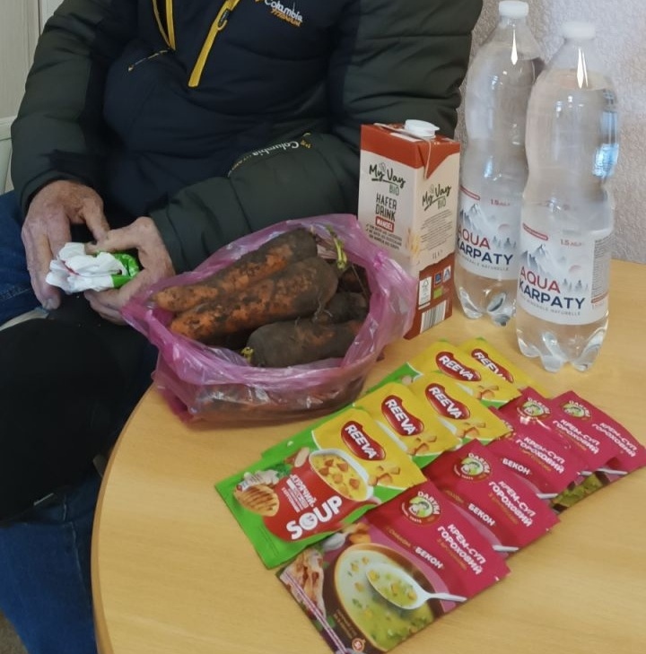 Продуктові набори для клієнтів відділення соціальної допомоги бездомним особам та особам, звільненим з місць позбавлення волі