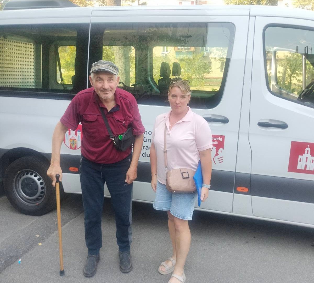 Допомага тим, хто опинився в біді